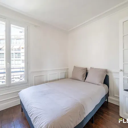 1br Flat Passy District Near Eiffel 16e Apartamento París